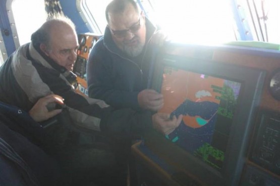 El regidor i els tècnics del COPATE durant les prospeccions