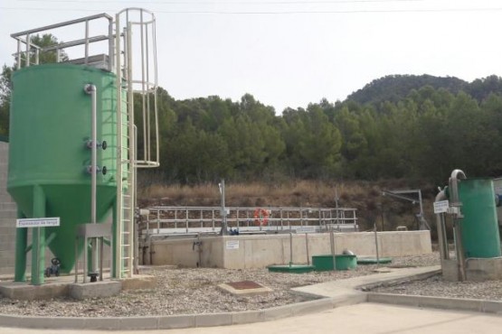 Vista de la planta depuradora d'aigües residuals de Benifallet