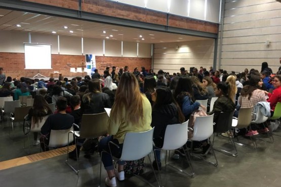 Alumnes de l'Institut en un dels moments de la jornada