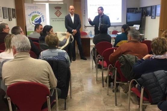 Ponents del fòrum presentant als assistents