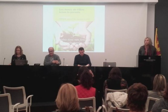 Dones de les terres de l'ebre participant en la jornada