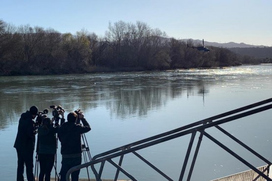 Tècnics del COPATE a la vora del riu