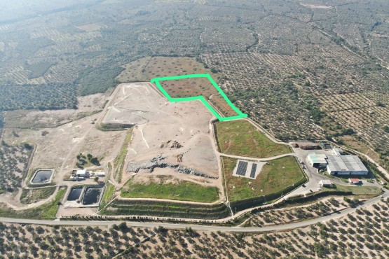 Vista aèria de les instal·lacions de tractament de residus del Mas de Barberans, amb detall de la zona on es durà a terme l'ampliació de l'abocador.