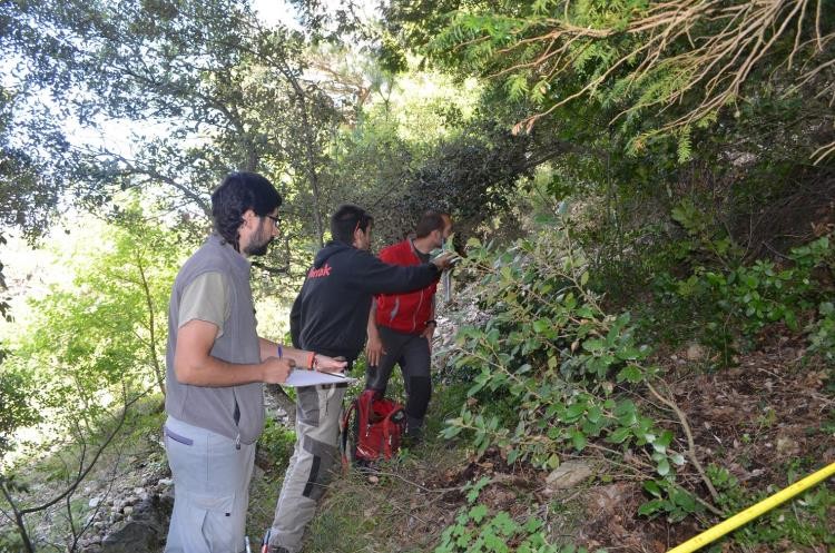 Els tècnics a la teixeda de Rasquera