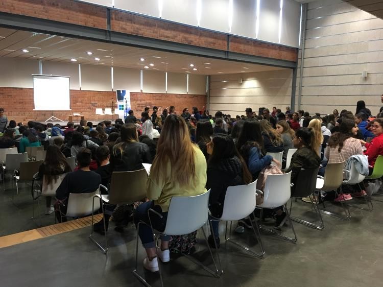 Alumnes de l'Institut en un dels moments de la jornada