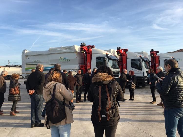 Moment de la presentació a la base de l’empresa adjudicatària del servei