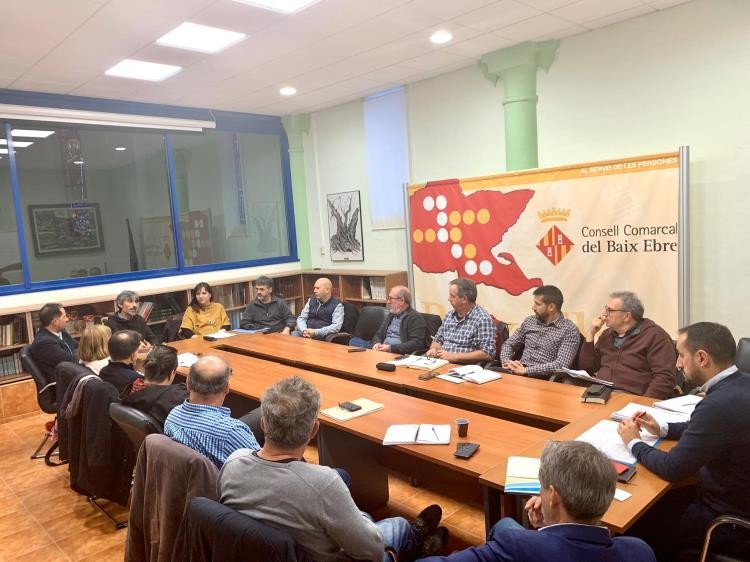 Imatge dels assistents a la Junta en ple diàleg