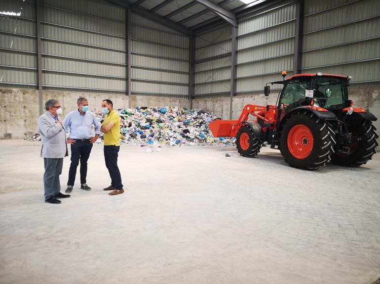 Imatge de l'interior de la planta de transferència d’envasos